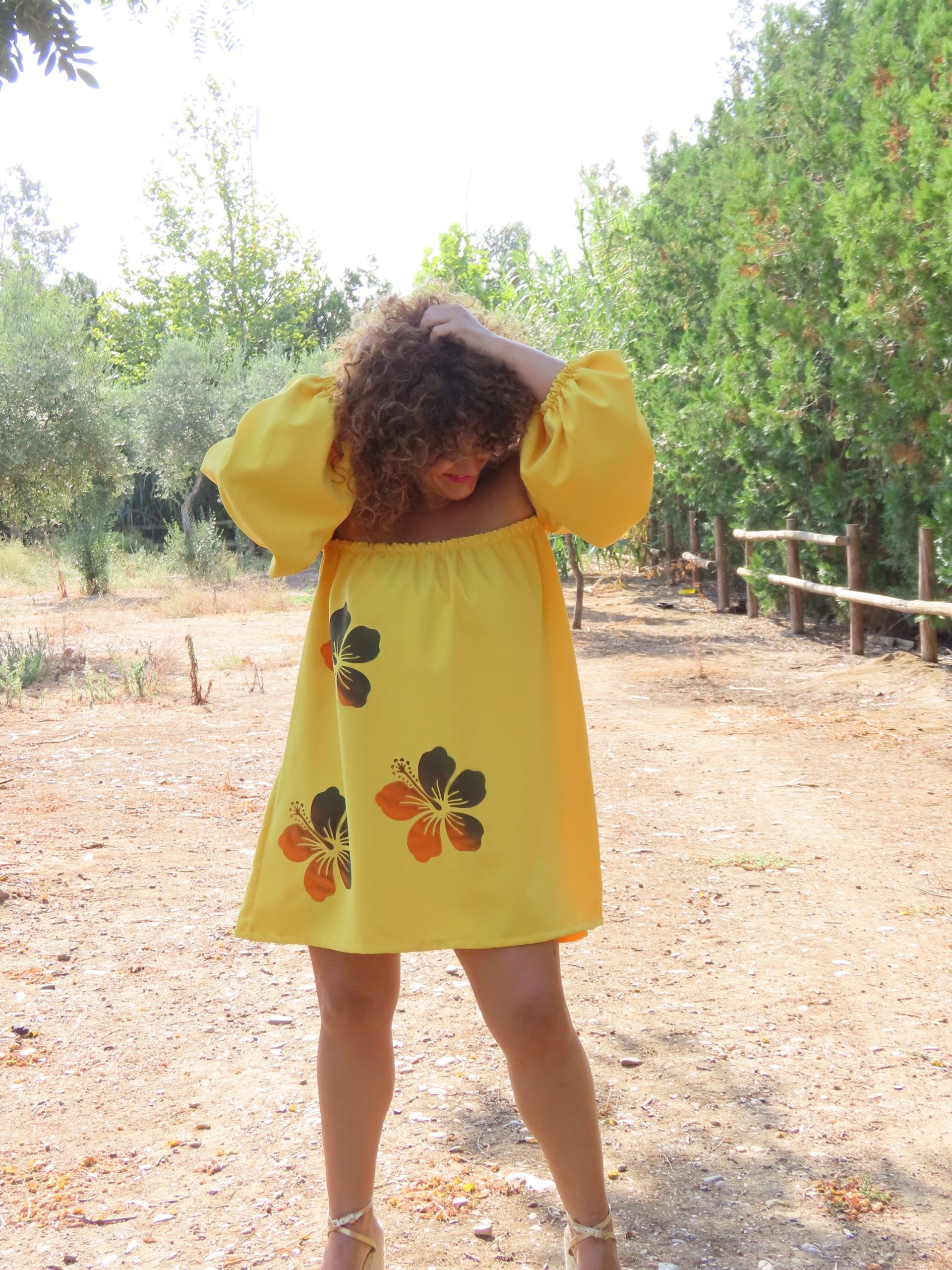 img_8305-2 VESTIDO FLOR AMARILLO CORTO - Imagen 4