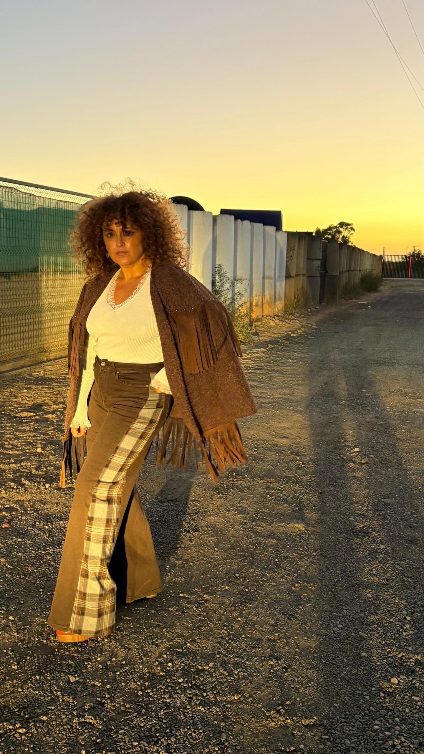 a3c26a1b-6ac5-4bec-87f3-d2777b6f9335 chaqueta india chocolate